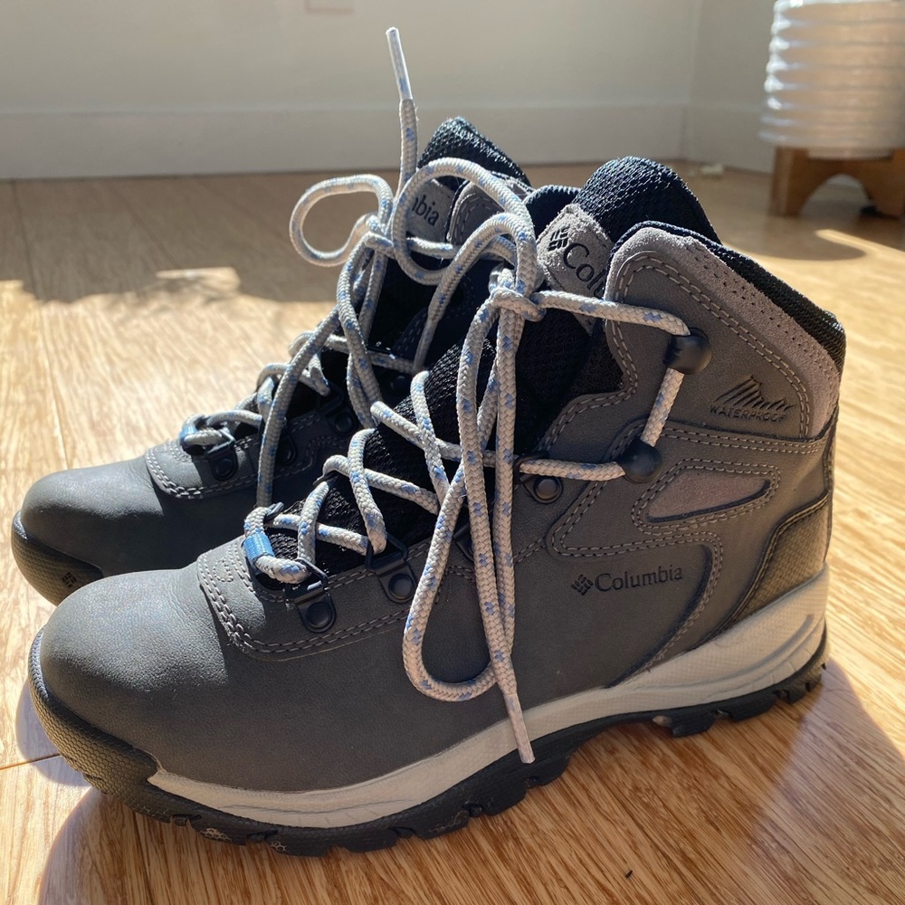 Columbia Newton Ridge Hiking Boot- Women’s